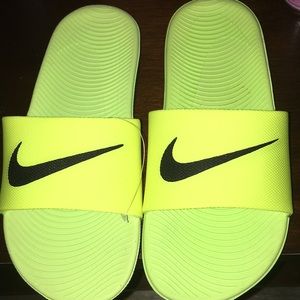 Nike 6Y slides